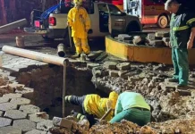 Homem é salvo após ficar soterrado em vala da Casan Homem é salvo após ficar soterrado em vala da Casan