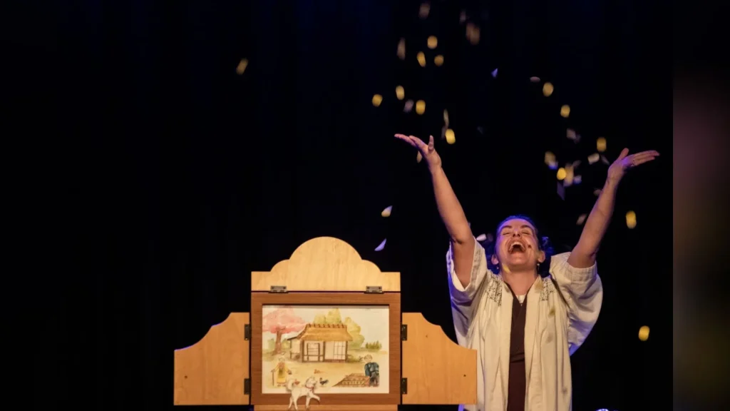 Caçador abre circulação do teatro de papel japonês em SC