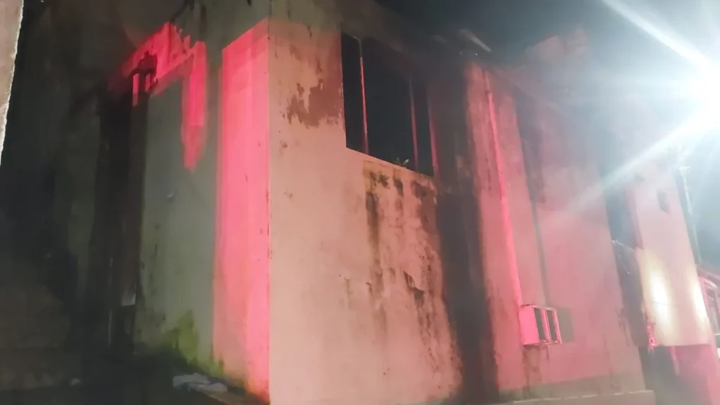 Incêndio destrói casa e mobiliza bombeiros em Videira