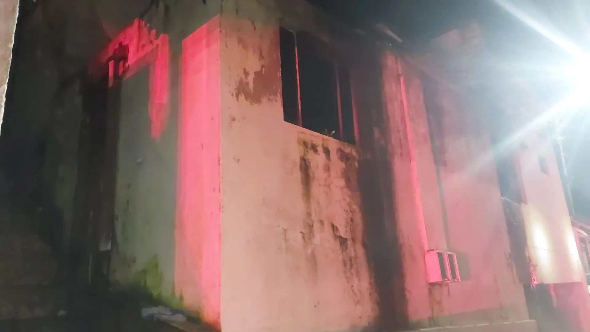 Incêndio destrói casa e mobiliza bombeiros em Videira