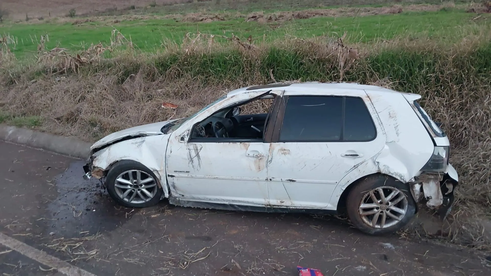 Motorista é lançado para fora do carro após acidente na SC-135 em Videira