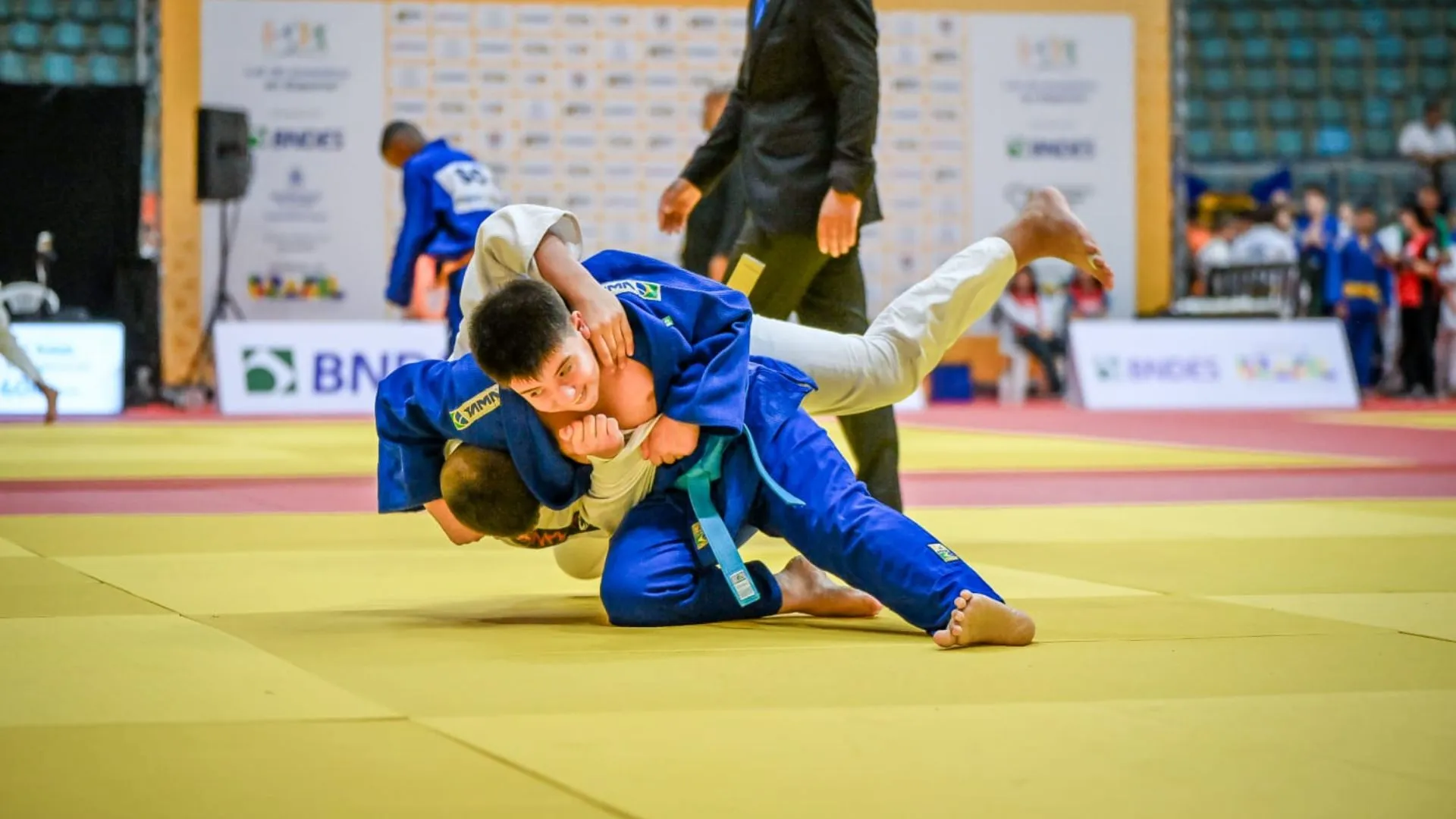 AVJ/FMEV conquista 68 medalhas e garante vagas no Brasileiro Sub-13 de Judô