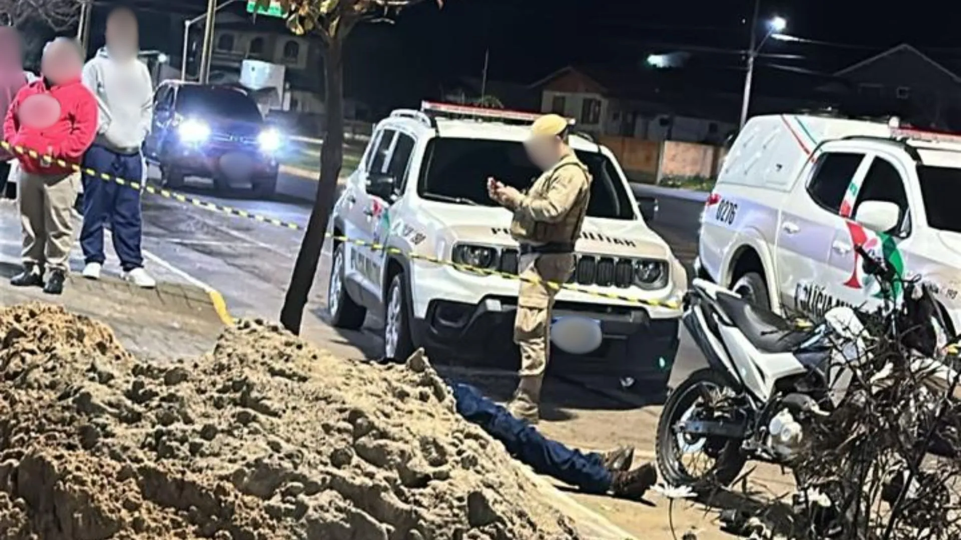 Assalto em Curitibanos termina com suspeito morto e outro ferido após troca de tiros