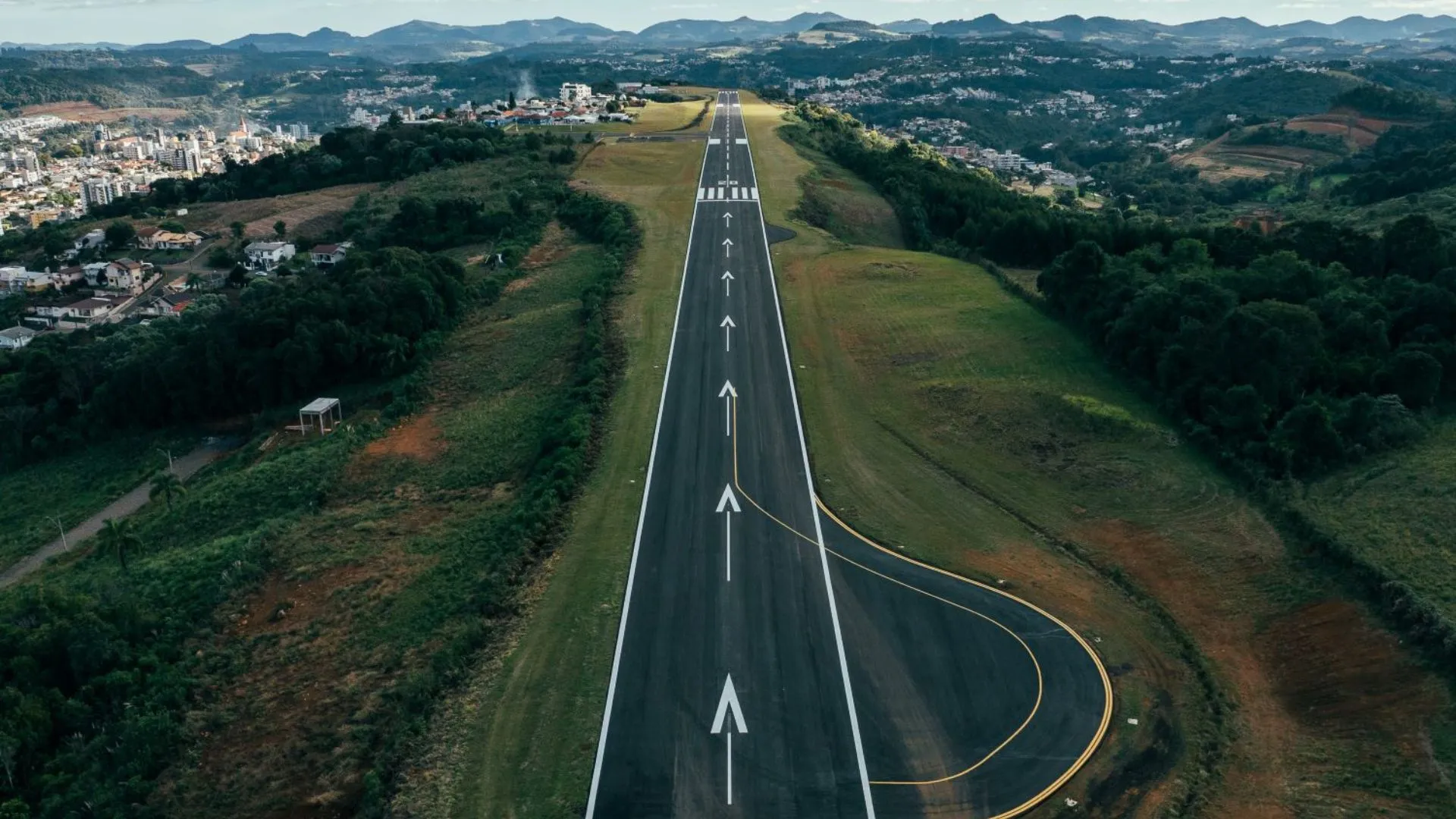 Governador inaugura revitalização do Aeroporto de Videira e autoriza estação meteorológica