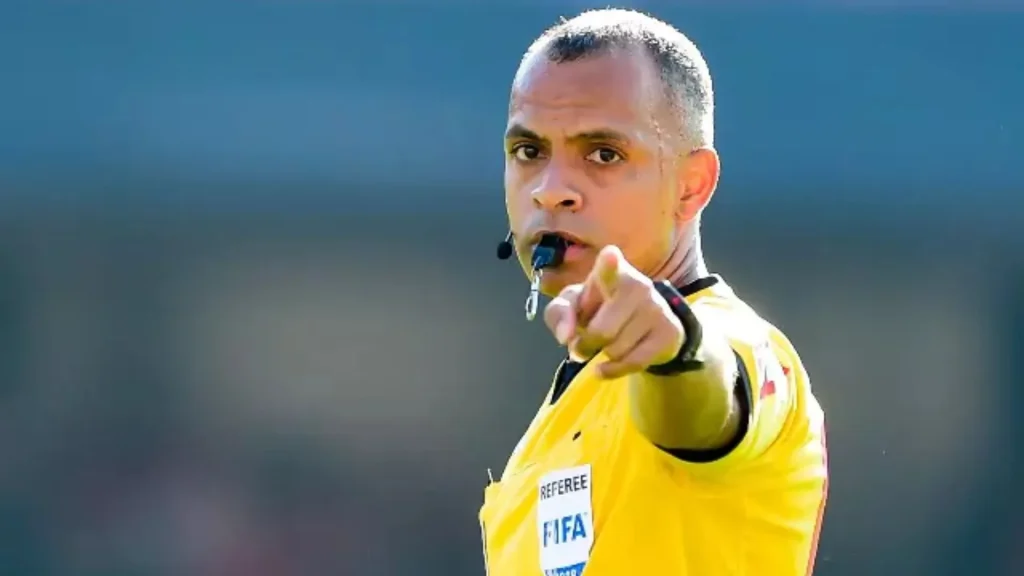 Árbitro brasileiro é escolhido para comandar jogo de abertura da Copa do Mundo