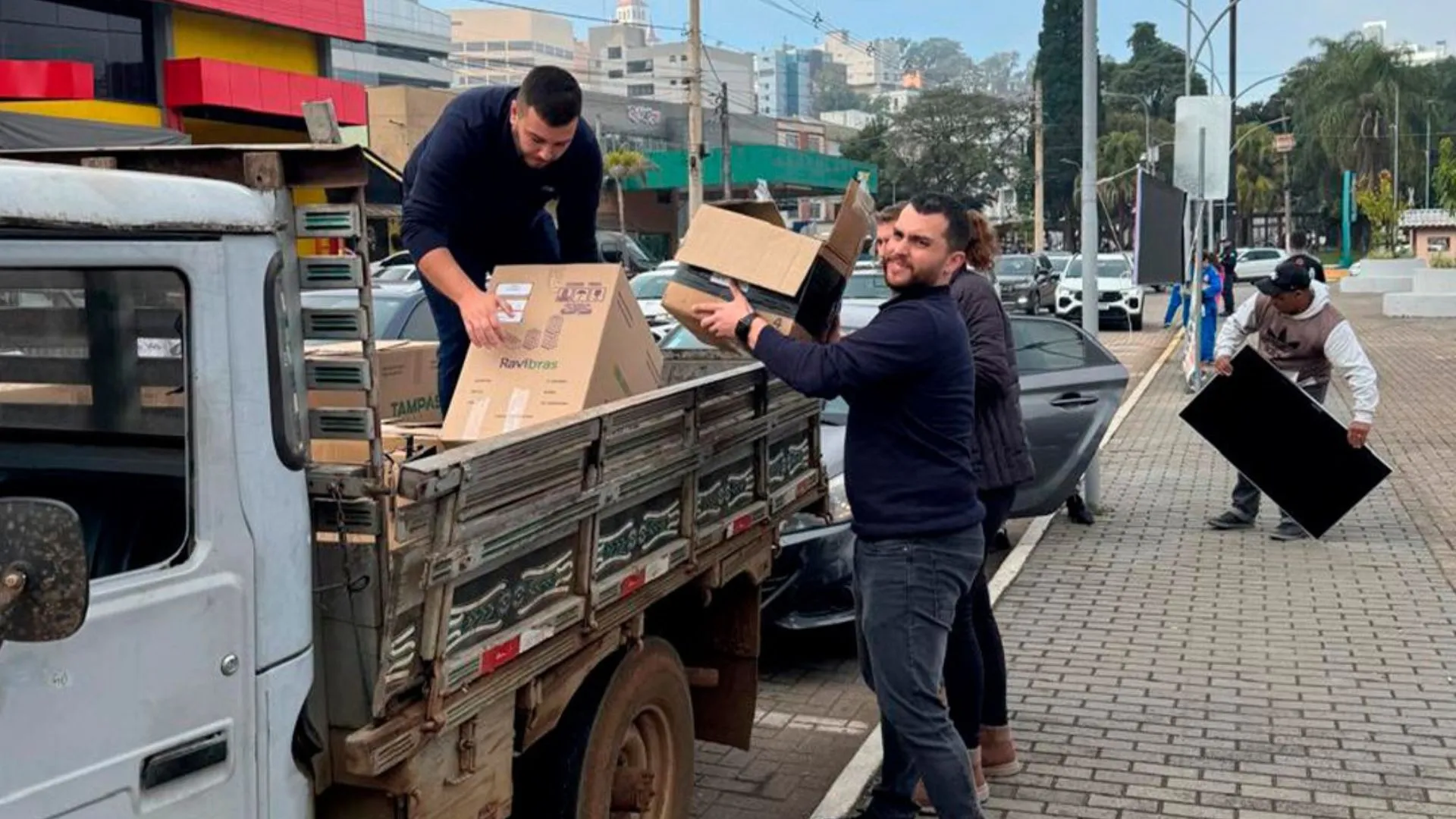 Recicla CDL recolhe 4,4 toneladas de eletrônicos no último sábado em Videira