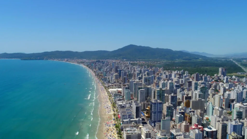 Balneário Camboriú perde liderança do metro quadrado mais caro do Brasil; veja quem assumiu o topo
