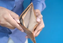67% dos brasileiros dizem que conseguem comprar menos do que há um ano 67% dos brasileiros dizem que conseguem comprar menos do que há um ano