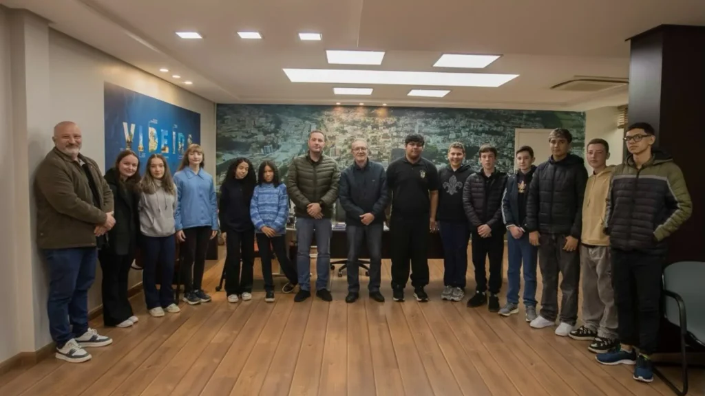 Vereadores mirins visitam a Prefeitura de Videira e conhecem a gestão municipal