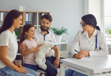 Nova lei garante presença de pai e mãe em consultas médicas de crianças em SC Nova lei garante presença de pai e mãe em consultas médicas de crianças em SC