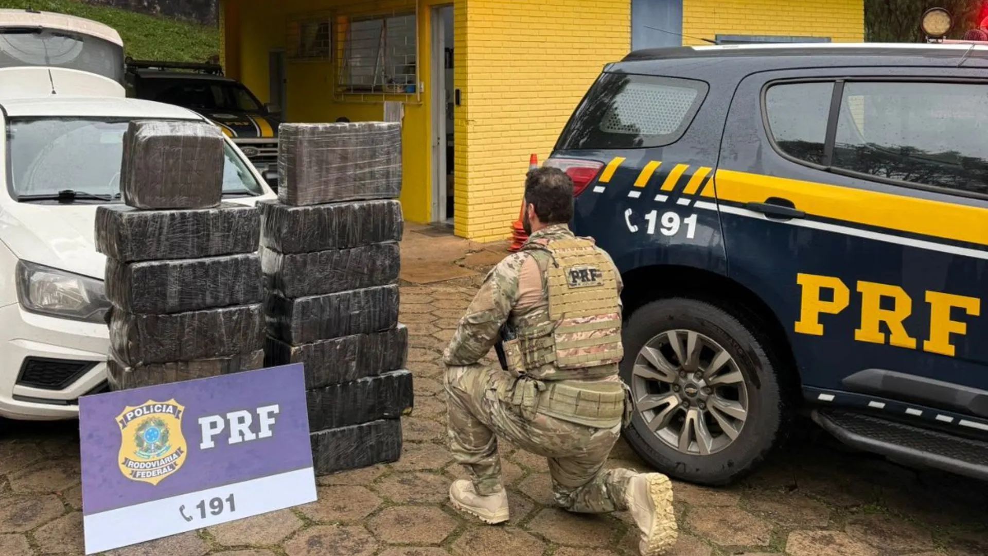 Motorista de aplicativo é preso com quase 300 quilos de maconha na BR-282