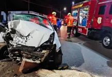 Mulher morre e três pessoas ficam gravemente feridas em colisão entre dois carros em Caçador Mulher morre e três pessoas ficam gravemente feridas em colisão entre dois carros em Caçador