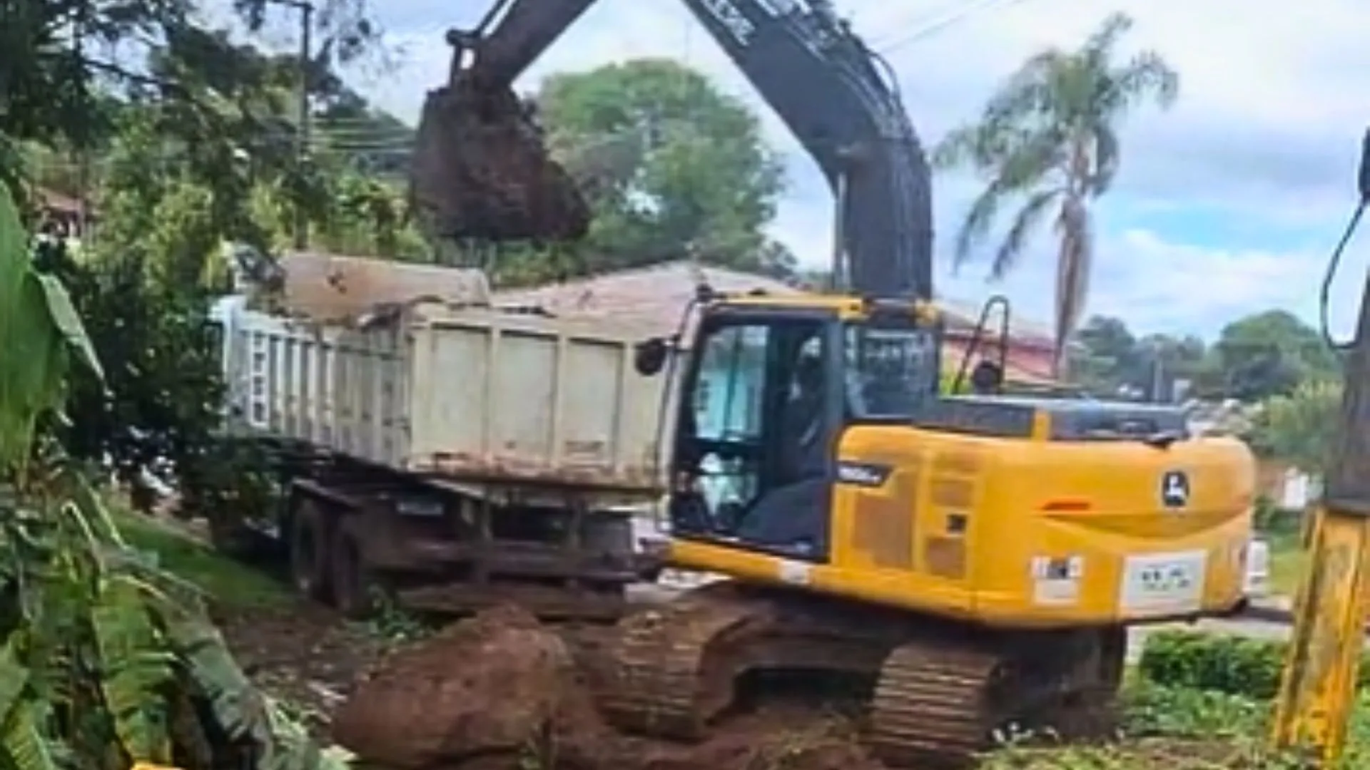 Prefeitura de Ibiam intensifica limpeza de rios para prevenir alagamentos e melhorar escoamento das águas