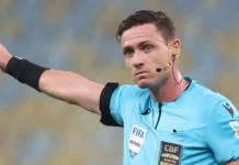 Primeiro árbitro de SC em uma Copa do Mundo apita jogo nesta segunda-feira Primeiro árbitro de SC em uma Copa do Mundo apita jogo nesta segunda-feira