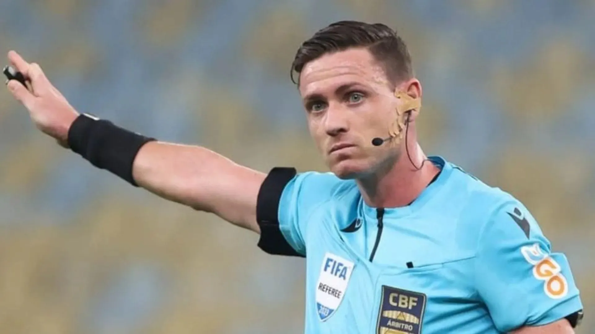 Primeiro árbitro de SC em uma Copa do Mundo apita jogo nesta segunda-feira