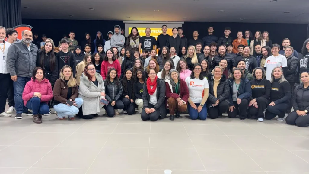 Adolescentes recebem orientações sobre prevenção ao abuso sexual em Videira