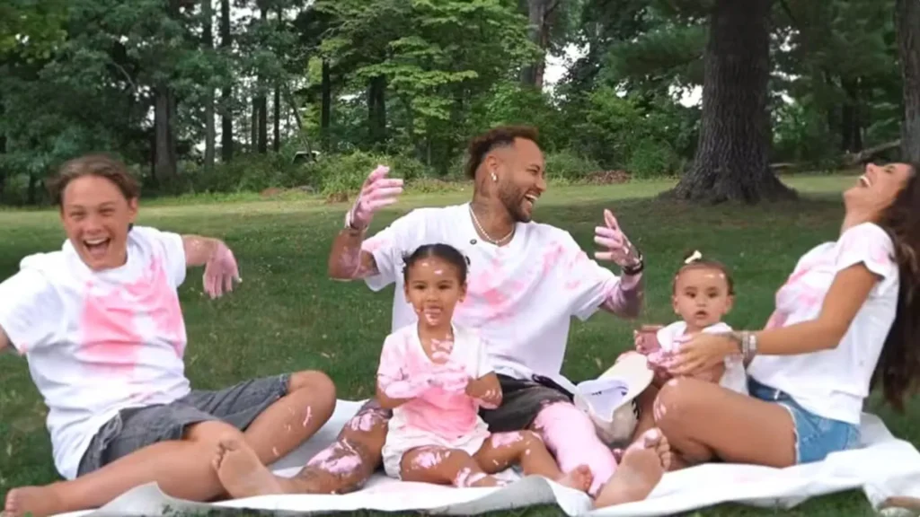 Neymar e Bruna Biancardi anunciam chegada de mais uma filha durante a Copa do Mundo