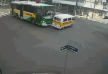 Acidente entre ônibus e van escolar deixa sete crianças feridas no RS Acidente entre ônibus e van escolar deixa sete crianças feridas no RS