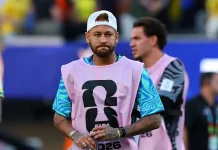 Neymar não viaja com a Seleção e completa 30 dias afastado por lesão Neymar não viaja com a Seleção e completa 30 dias afastado por lesão