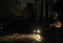 Quase 15 mil consumidores ficam sem energia no Meio-Oeste de SC Quase 15 mil consumidores ficam sem energia no Meio-Oeste de SC