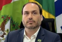Carlos Bolsonaro justifica pré-candidatura ao Senado por SC e diz ter “renascido” no estado Carlos Bolsonaro justifica pré-candidatura ao Senado por SC e diz ter “renascido” no estado