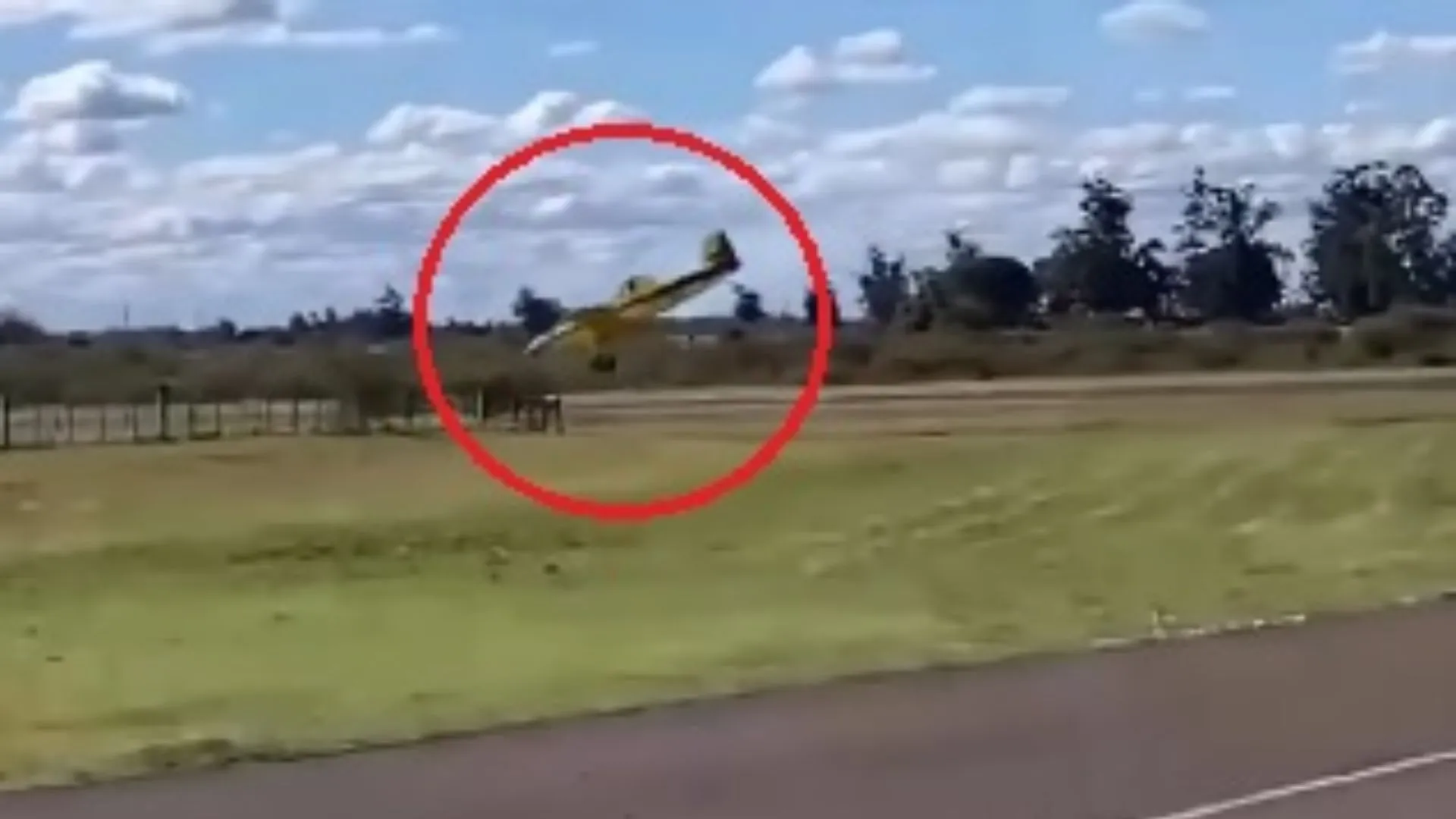 Avião agrícola cai após pouso forçado no RS e piloto fica em estado grave