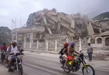 Novo tremor atinge a Venezuela dias após terremotos que deixaram cerca de 1,5 mil mortos Terremotos devastam a Venezuela; número de mortos cresce e buscas por sobreviventes continuam