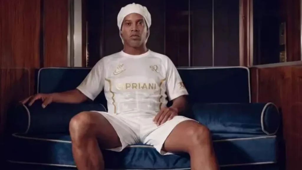 Ronaldinho Gaúcho acerta com clube da Itália e pode voltar aos gramados