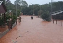 Chuvas deixam 19 municípios do RS com alagamentos, pontes danificadas e estradas interditadas Chuvas deixam 19 municípios do RS com alagamentos, pontes danificadas e estradas interditadas