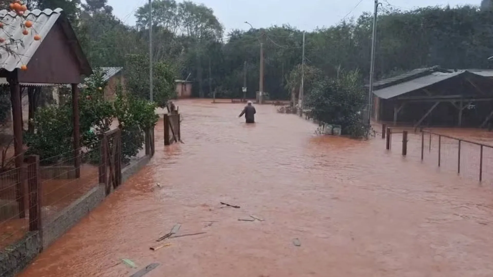 Chuvas deixam 19 municípios do RS com alagamentos, pontes danificadas e estradas interditadas