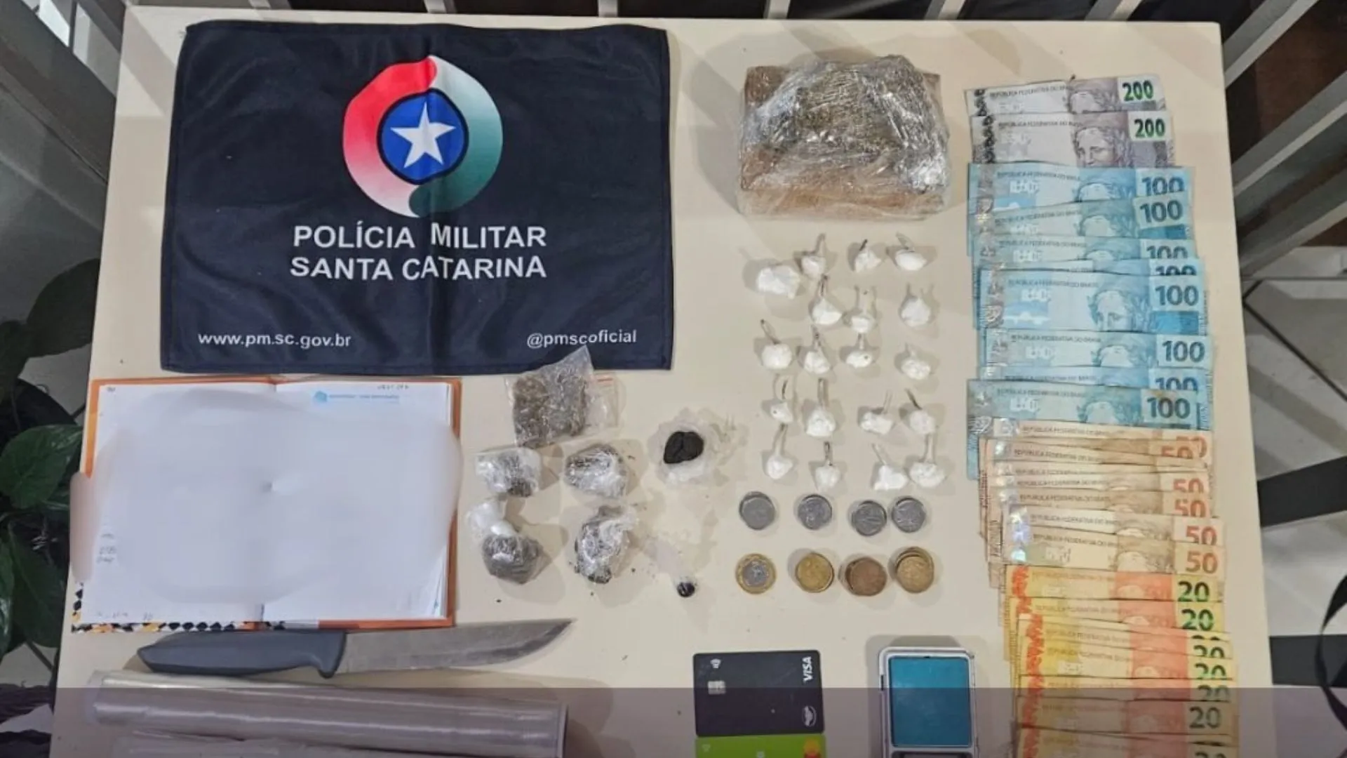 Mais de meio quilo de drogas é apreendido durante operação policial no interior de Videira