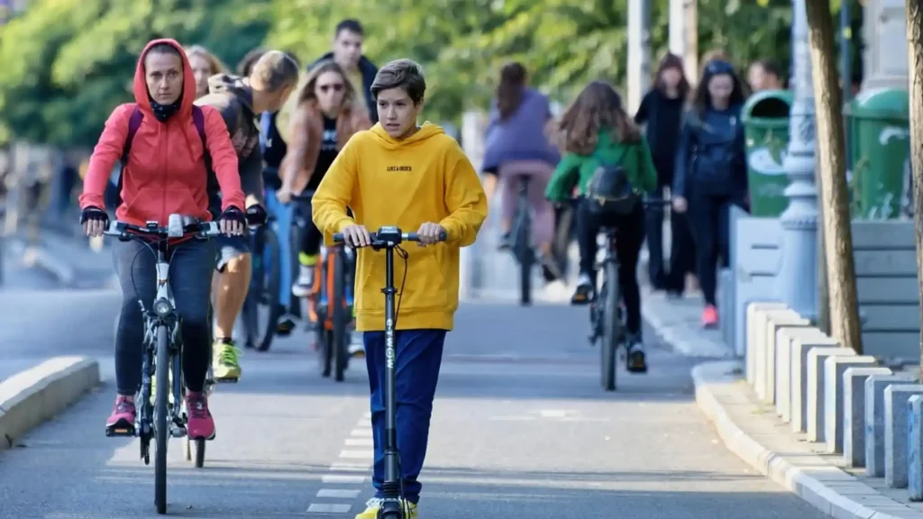 Nova lei em Caçador regulamenta bicicletas elétricas, patinetes e ciclomotores