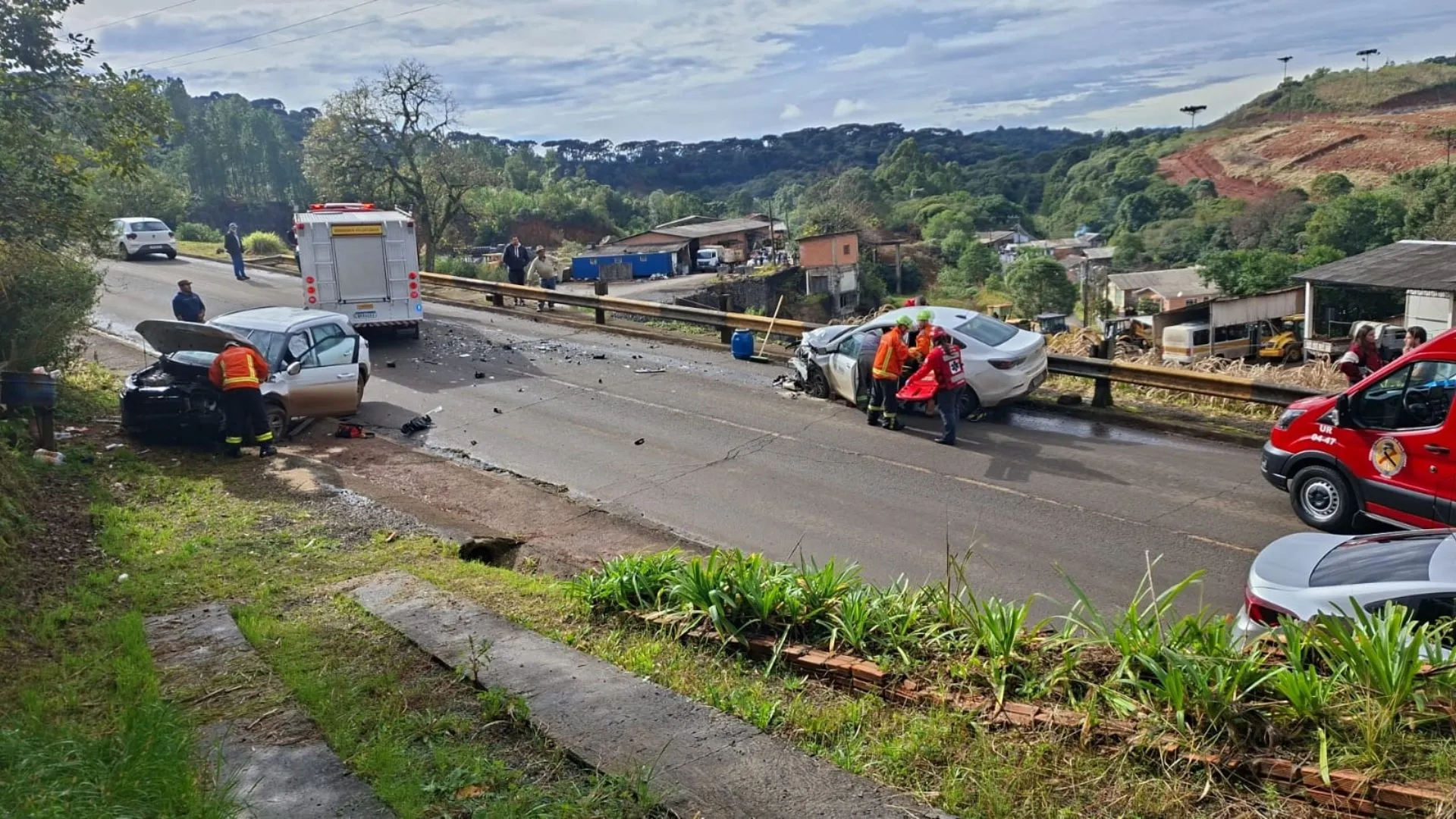 Colisão entre dois veículos deixa motorista ferido em Caçador