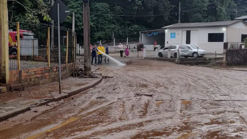 TCE identifica 207 municípios de SC com risco de enchentes e deslizamentos