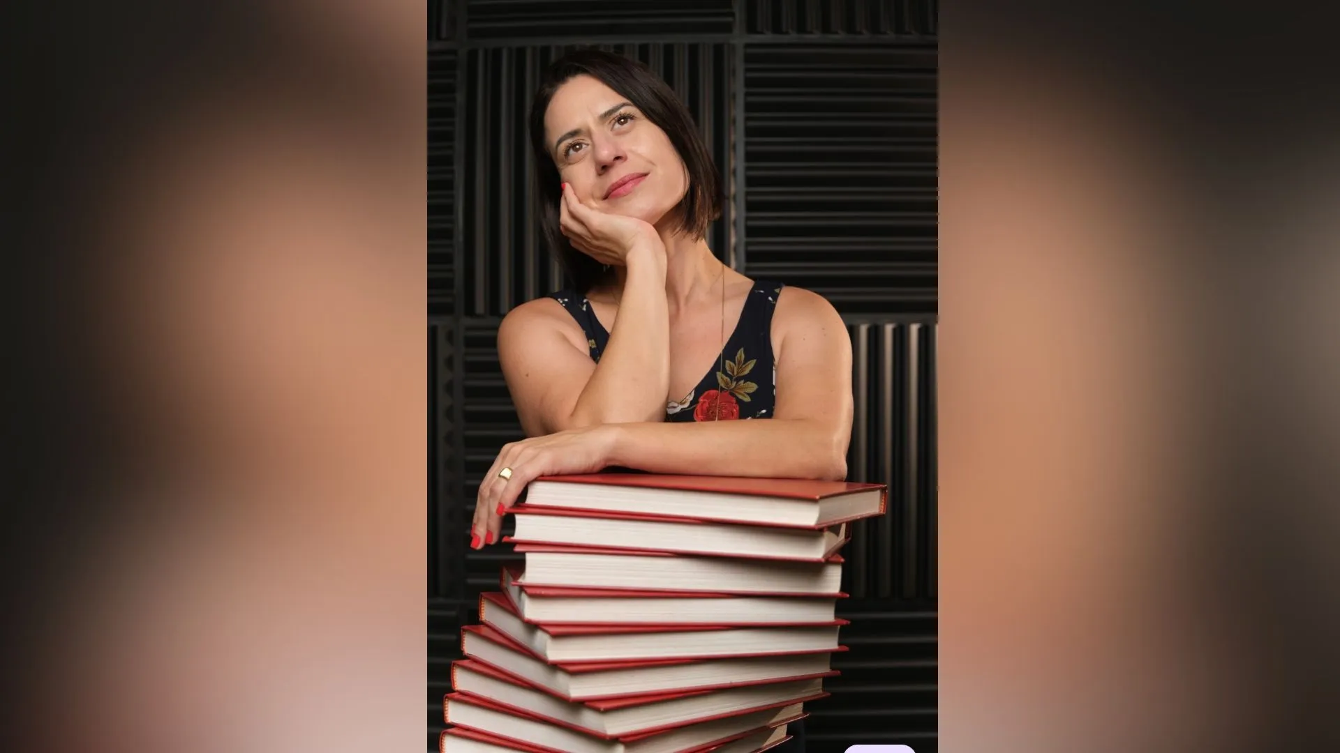 Escritora caçadorense lança best-seller na Amazon
