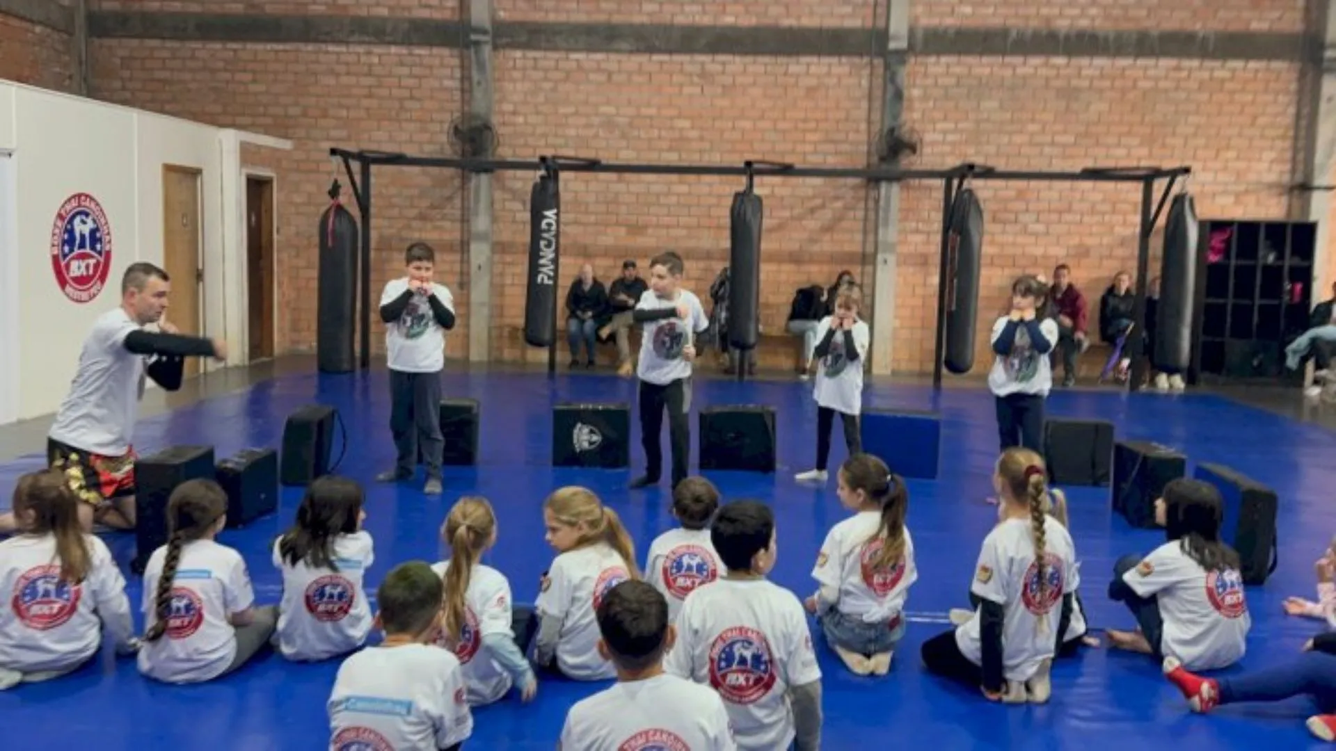 Programa Luvas que Ensinam forma 56 alunos em Canoinhas