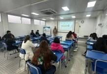 Adolescentes participam de curso sobre mercado de trabalho Adolescentes participam de curso sobre mercado de trabalho e planejamento de carreira