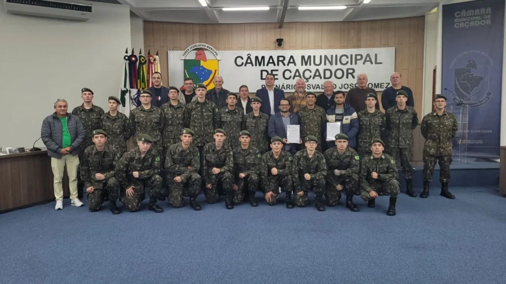 Câmara homenageia Tiro de Guerra e IFSC pelos relevantes serviços em Caçador