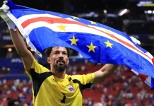 Vozinha se emociona ao falar da mãe fora da Copa do Mundo Vozinha se emociona ao falar da mãe fora da Copa do Mundo
