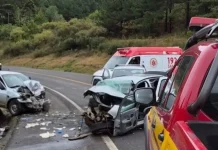 Colisão frontal entre três veículos mata idoso de 84 anos na BR-282 Colisão frontal entre três veículos mata idoso de 84 anos na BR-282