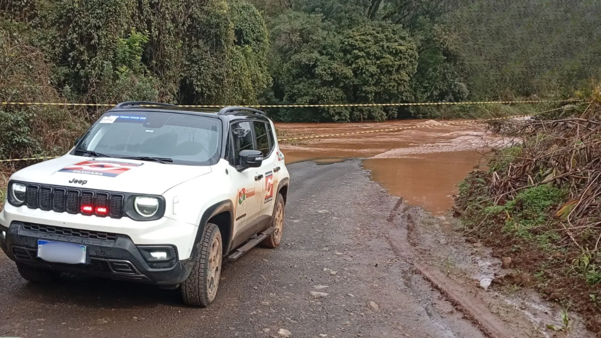 Ponte é interditada após elevação do nível da água em Tangará