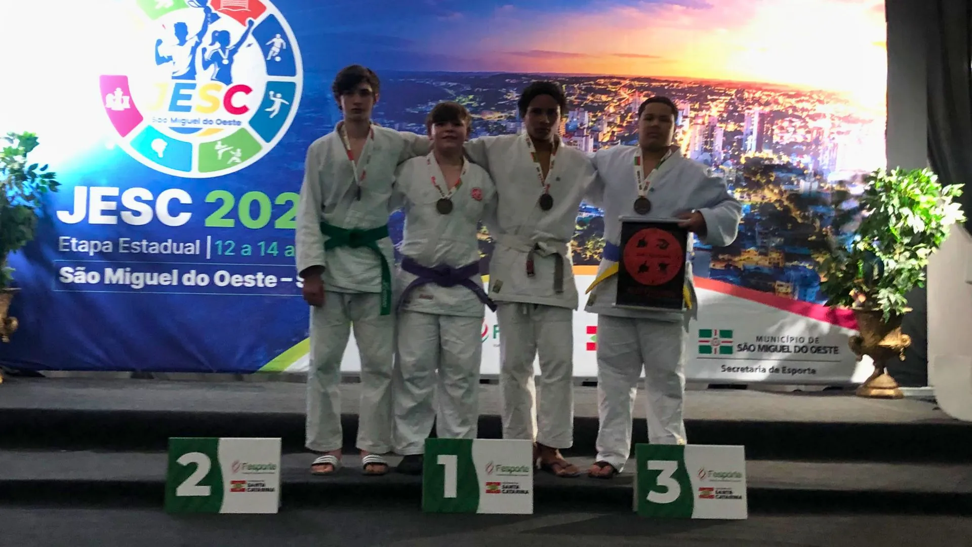Judocas de Videira conquistam sete medalhas no Estadual dos JESC e garantem vaga para fase nacional