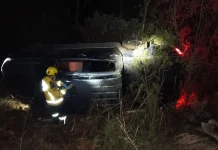 Bombeiros fazem buscas após capotamento no Meio-Oeste; ninguém é encontrado Bombeiros fazem buscas após capotamento no Meio-Oeste; ninguém é encontrado
