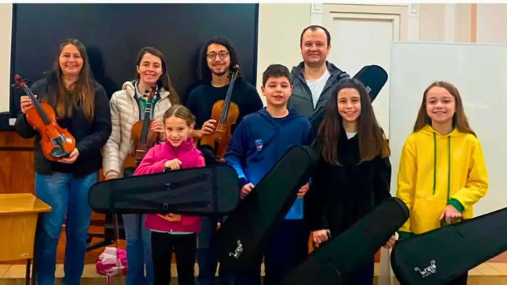 Oficina Cultural de Violino segue com vagas abertas em Iomerê