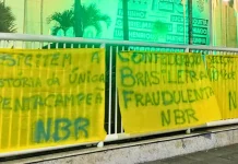 Protesto na CBF cobra mudanças após eliminação do Brasil na Copa do Mundo de 2026 Protesto na CBF cobra mudanças após eliminação do Brasil na Copa do Mundo de 2026