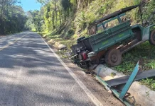 Idoso fica gravemente ferido após colisão traseira entre carro e veículo artesanal Idoso fica gravemente ferido após colisão traseira entre carro e veículo artesanal