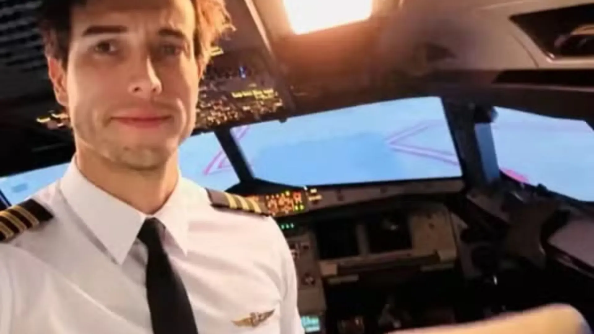Instrutor salta de avião em pleno voo e deixa aluna sozinha na cabine
