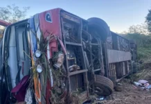 Quarta morte é confirmada após grave acidente com ônibus no Oeste Quarta morte é confirmada após grave acidente com ônibus no Oeste