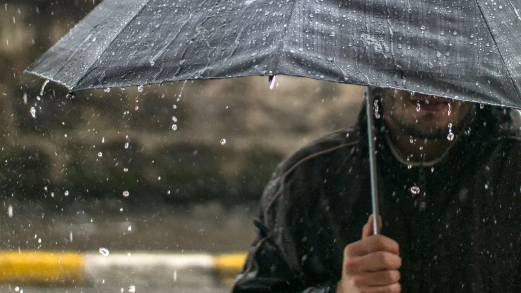 Meio-Oeste de SC entra em alerta para chuva intensa e temporais