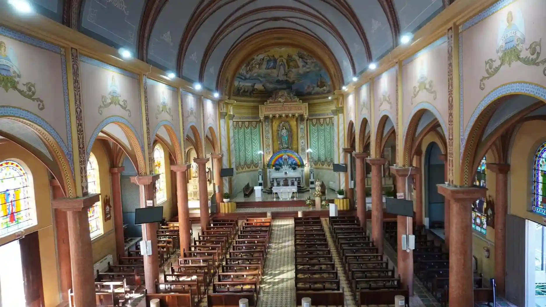 Relíquias raras da Igreja Matriz de Videira guardam mais de 70 anos de história e fé